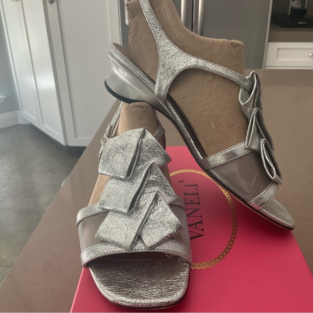 Vaneli Womens Sandals in Silver